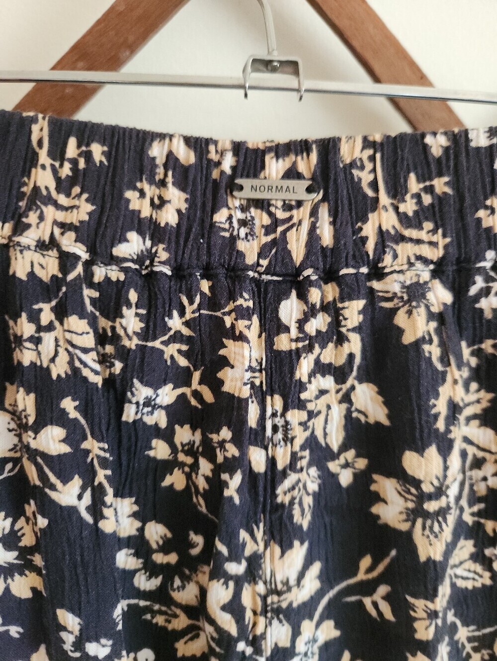 The Normal Brand Black Wide Leg Pant Cream Floral Motif Medium Fully Lined - Picture 8 of 11